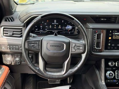 Used 2023 GMC Yukon Denali Ultimate AWD/4WD image 18