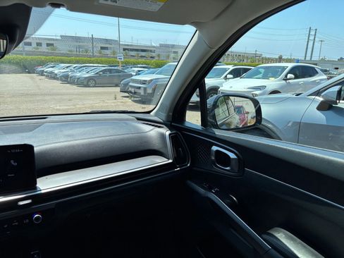 Used 2024 Kia Sorento S FWD image 38