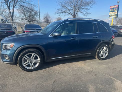 Used 2021 Mercedes-Benz GLB 250 4MATIC w/ Premium Package image 3
