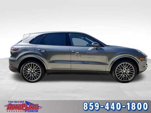 Used 2023 Porsche Cayenne w/ Premium Package AWD/4WD image 9