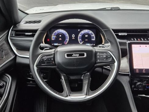 Used 2024 Jeep Grand Cherokee L Limited w/ Black Appearance Package AWD/4WD image 22