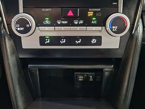 Used 2013 Toyota Camry SE image 38