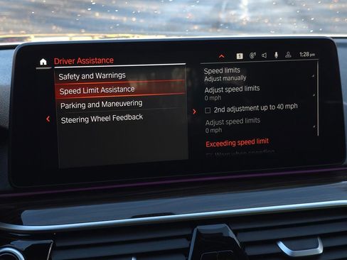 Used 2023 BMW 530e xDrive w/ Premium Package image 39