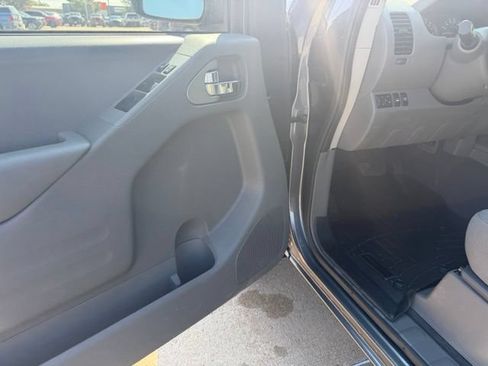 Used 2020 Nissan Frontier SV AWD/4WD image 17