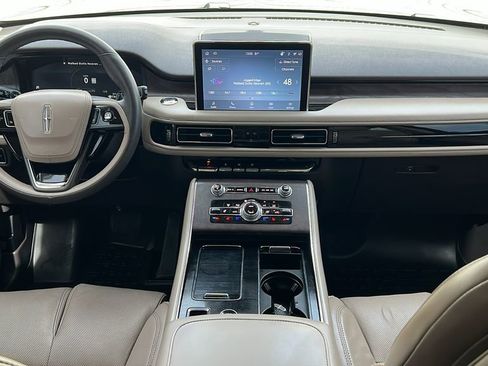 Certified 2024 Lincoln Aviator Reserve w/ Equipment Group 201A image 9