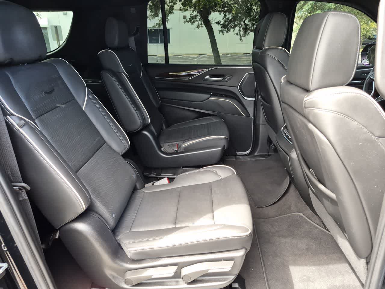 Used 2024 Cadillac Escalade ESV Premium Luxury AWD/4WD image 19