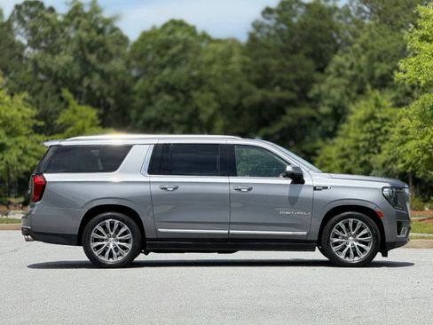 Used 2021 GMC Yukon XL Denali w/ Denali Ultimate Package AWD/4WD image 12