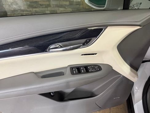 Used 2020 Cadillac XT6 Premium Luxury FWD image 10