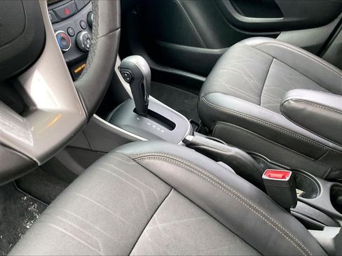 Used 2022 Chevrolet Trax LT w/ LT Convenience Package AWD/4WD image 18