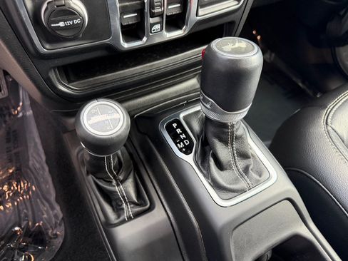 Used 2023 Jeep Wrangler Unlimited Sahara AWD/4WD image 28