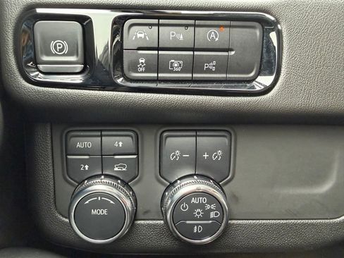 Used 2025 GMC Yukon Denali image 23