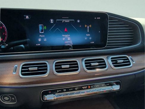 Used 2025 Mercedes-Benz GLS 450 4MATIC image 26