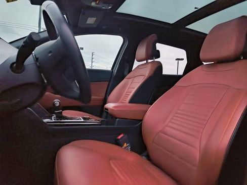 Used 2025 Kia Sportage SX image 25