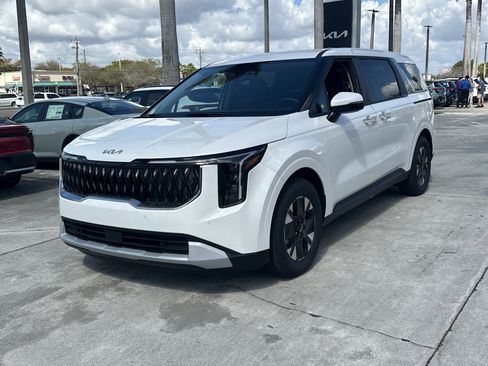New 2026 Kia Carnival LXS FWD image 2
