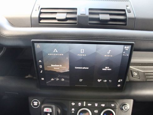 Used 2025 Land Rover Defender 110 X-Dynamic SE image 27