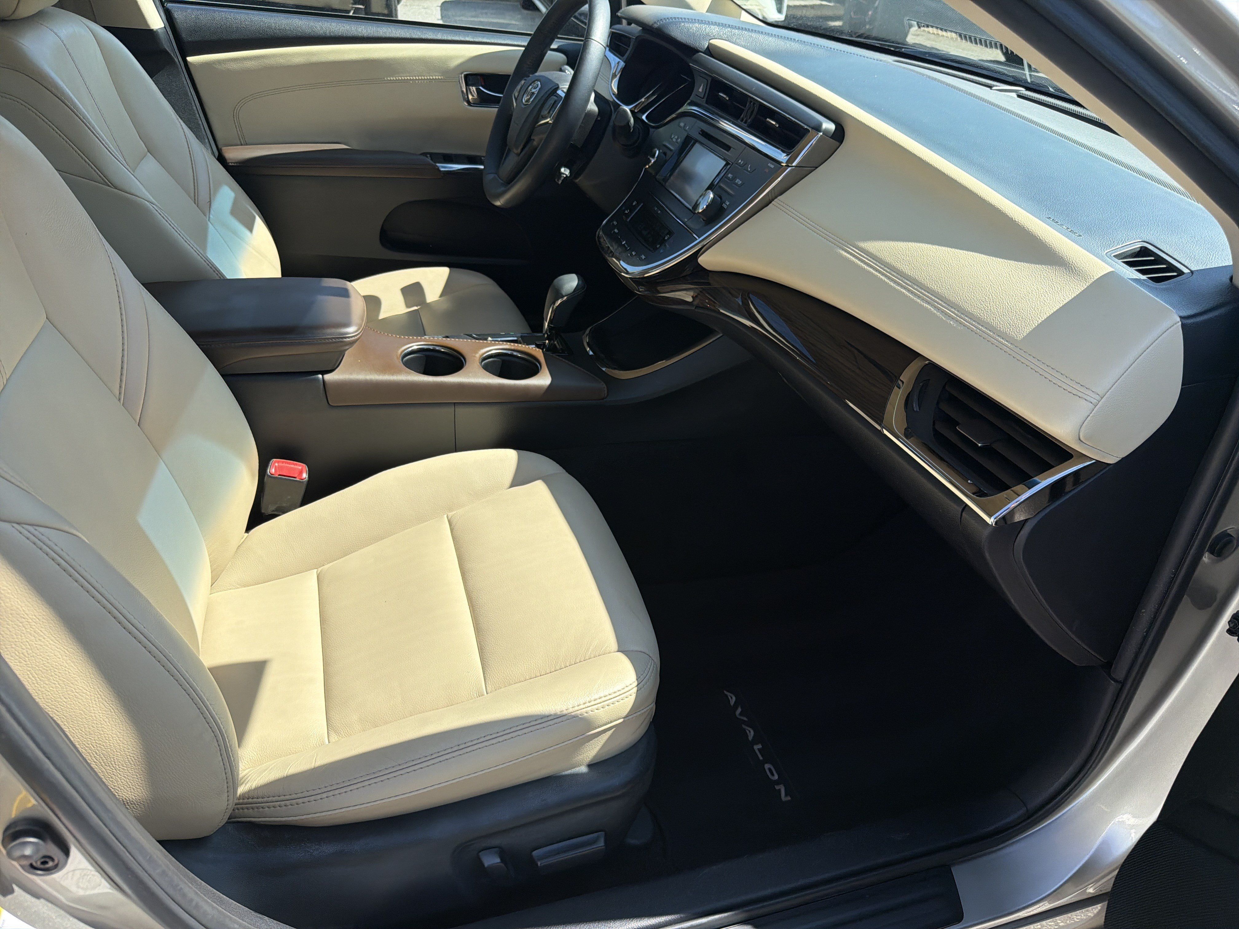 Used 2014 Toyota Avalon XLE FWD image 24