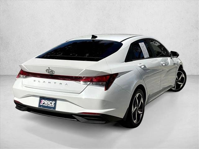 Used 2023 Hyundai Elantra SEL w/ Convenience Package FWD image 2