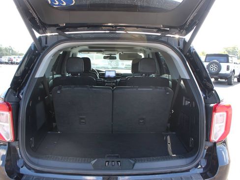 Used 2022 Ford Explorer Limited w/ Equipment Group 301A RWD image 17