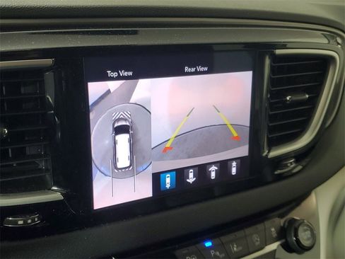 Used 2020 Chrysler Pacifica Touring-L Plus w/ Tire & Wheel Group image 18