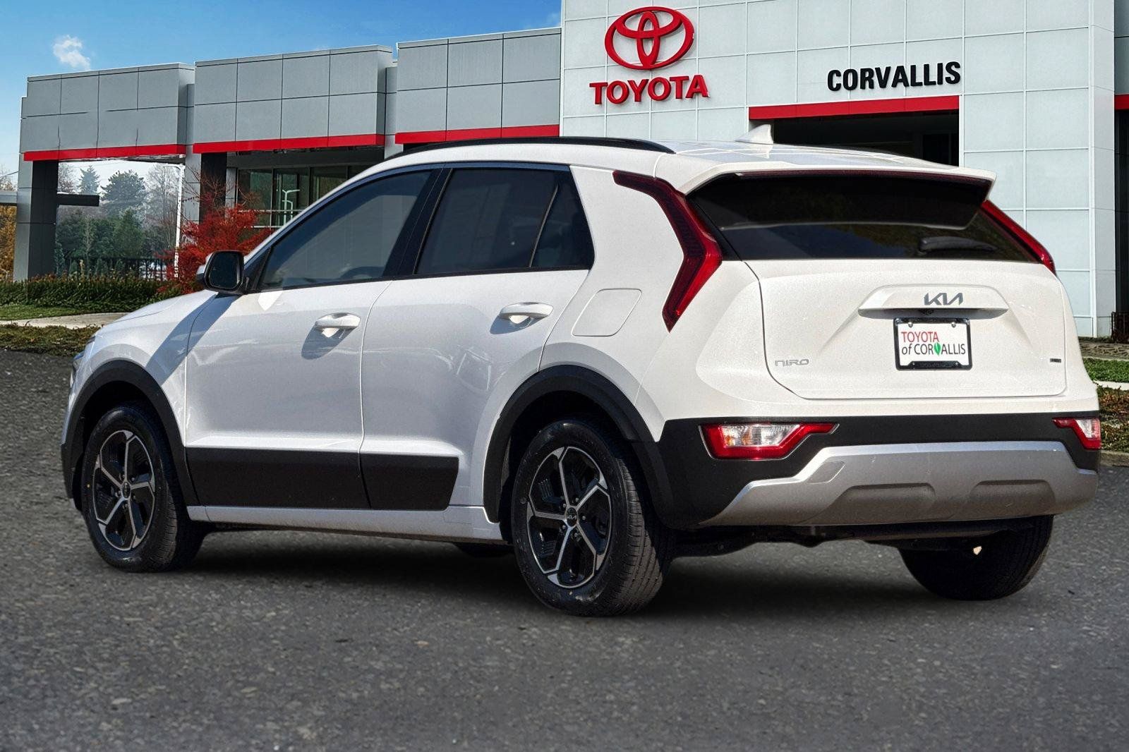 Used 2025 Kia Niro LX FWD image 6