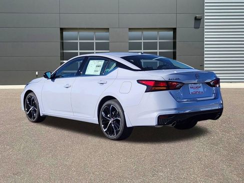 New 2025 Nissan Altima 2.5 SR AWD/4WD image 3