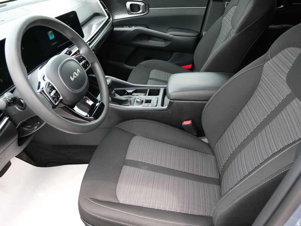 Used 2025 Kia Sorento LX FWD image 5