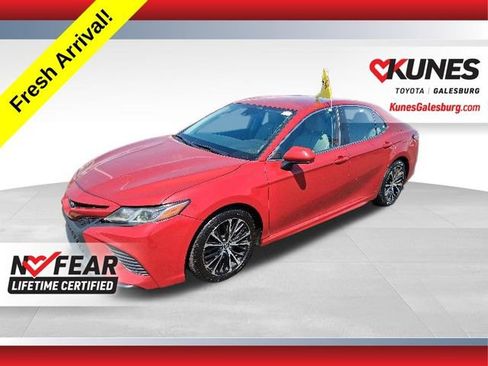 Used 2020 Toyota Camry SE w/ Carpet Mat Package FWD image 1