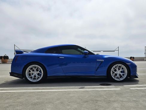 Used 2021 Nissan GT-R Premium AWD/4WD image 12