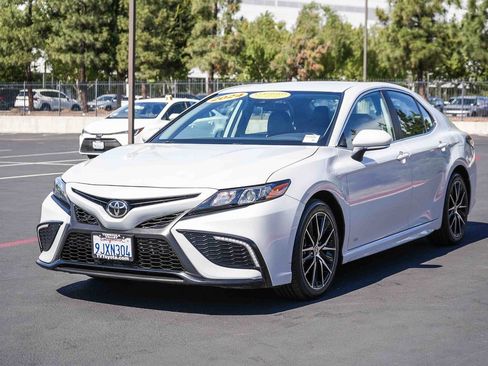 Certified 2024 Toyota Camry SE FWD image 3