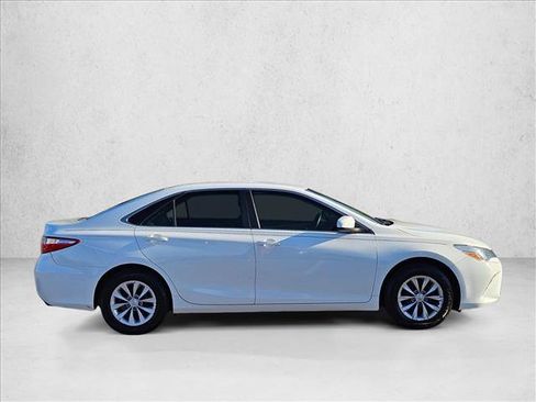 Used 2016 Toyota Camry LE image 4