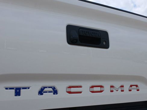 Used 2019 Toyota Tacoma TRD Off-Road image 33