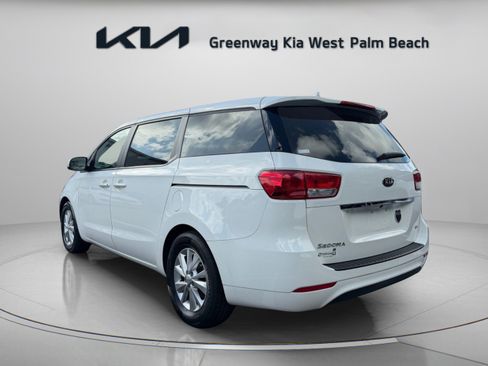 Used 2018 Kia Sedona LX FWD image 5