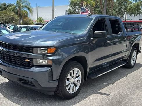 Used 2020 Chevrolet Silverado 1500 Custom w/ Custom Value Package RWD image 3