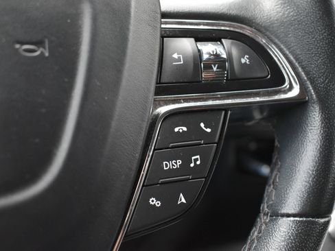 Used 2023 Lincoln Nautilus AWD w/ Premium Package image 21