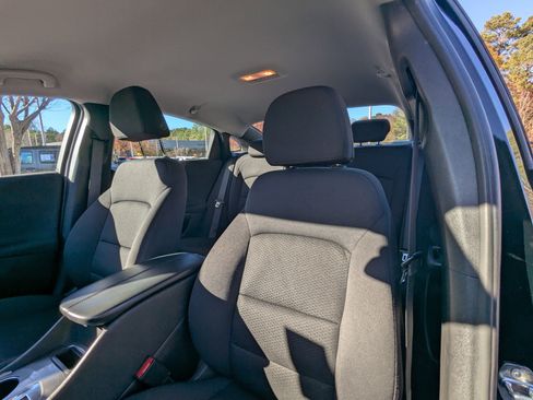 Used 2023 Chevrolet Malibu LT image 9