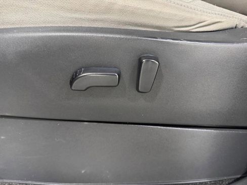 Used 2022 Nissan Frontier SV w/ Technology Package image 24