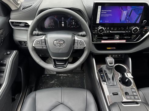 New 2026 Toyota Highlander Platinum AWD/4WD image 16