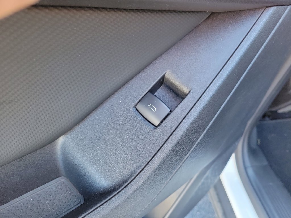 Used 2025 Chevrolet Equinox LT FWD image 19