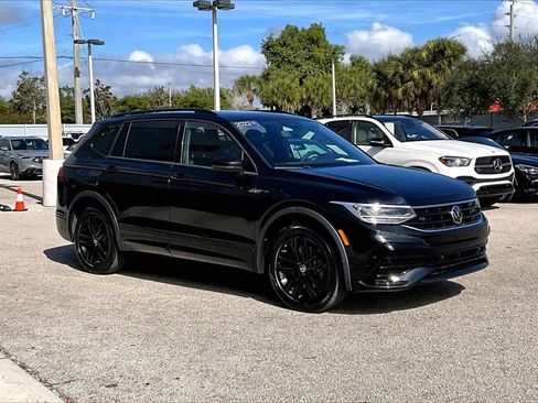 Certified 2022 Volkswagen Tiguan SE R-Line image 2