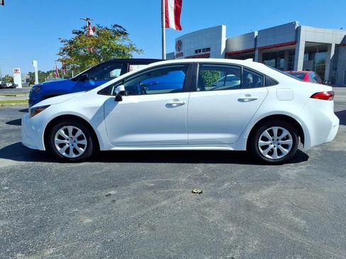 Used 2026 Toyota Corolla LE FWD image 3