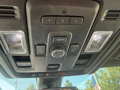 Used 2022 Chevrolet Tahoe LT w/ Luxury Package AWD/4WD image 19
