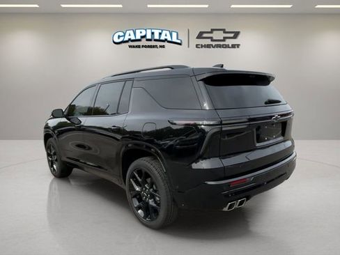 Used 2024 Chevrolet Traverse RS image 3