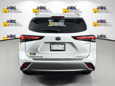 Used 2024 Toyota Highlander Platinum AWD/4WD image 6