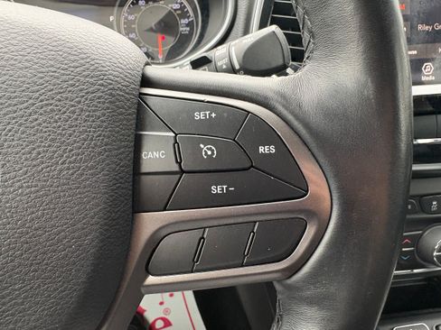 Certified 2019 Jeep Cherokee Limited AWD/4WD image 16