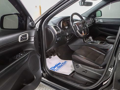 Used 2022 Jeep Grand Cherokee Laredo X RWD image 3