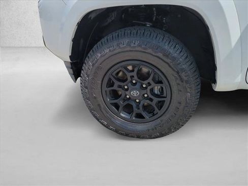 Used 2022 Toyota Tacoma SR5 w/ Technology Package image 22