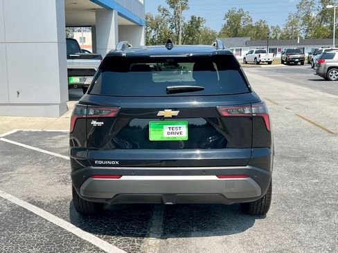 Used 2025 Chevrolet Equinox LT w/ Convenience Package II image 5