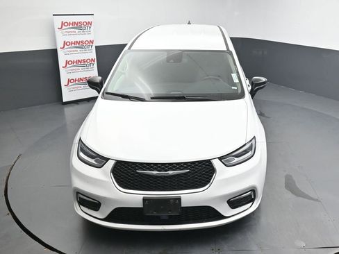 Used 2024 Chrysler Pacifica Limited FWD image 11