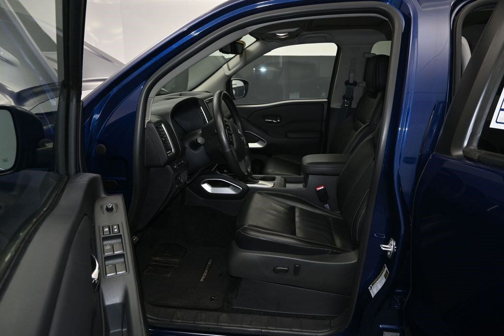 Used 2023 Nissan Frontier SV w/ SV Premium Package AWD/4WD image 17