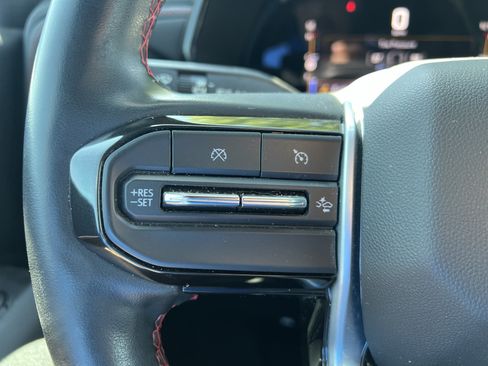 Used 2023 Chevrolet Colorado Z71 w/ Z71 Convenience Package 2 AWD/4WD image 19